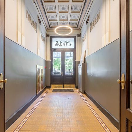 Prestigious Former Library Apartment - Perfect Location Riga Buitenkant foto
