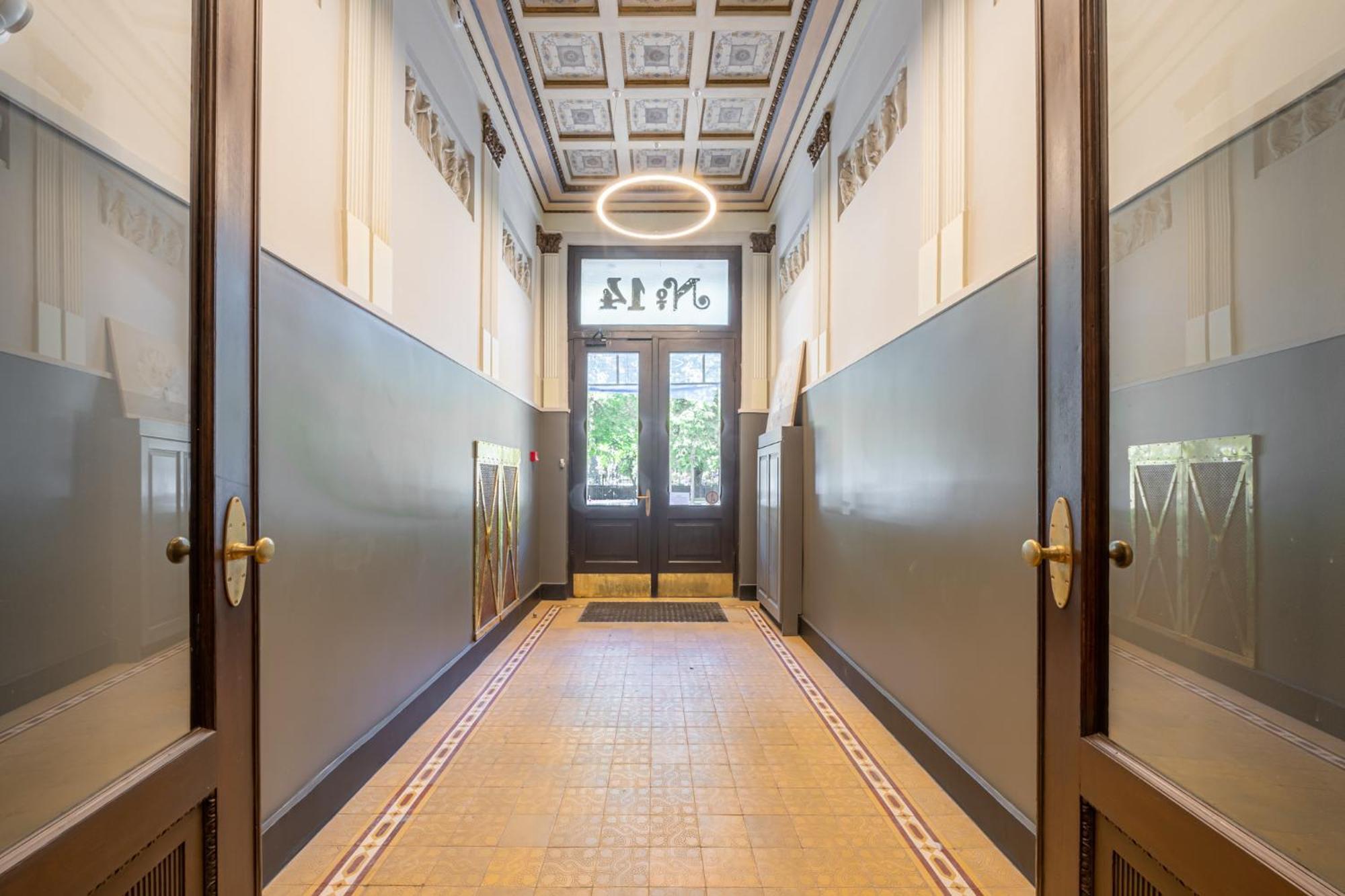 Prestigious Former Library Apartment - Perfect Location Riga Buitenkant foto